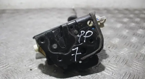 Audi A4 S4 B7 8E 8H Front door lock