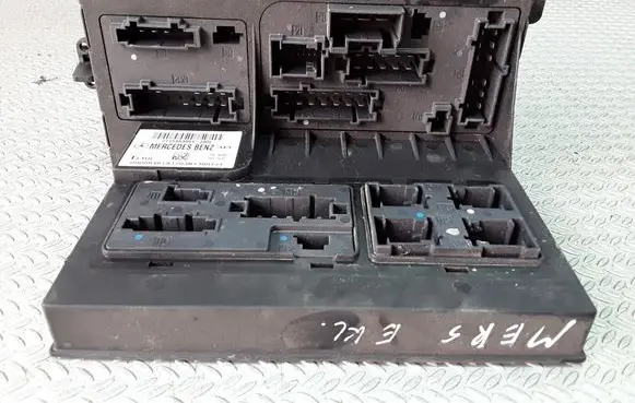 Mercedes-Benz E W211 Fuse module 2115453801