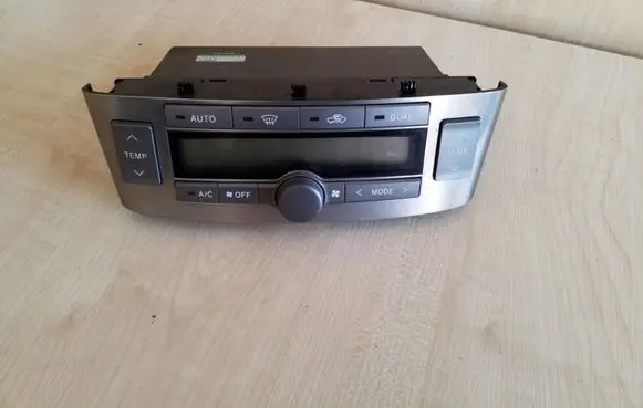 Toyota Avensis T250 Climate control unit 5590005160