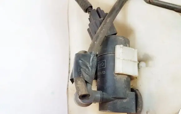 Volvo V50 Windscreen/windshield washer pump