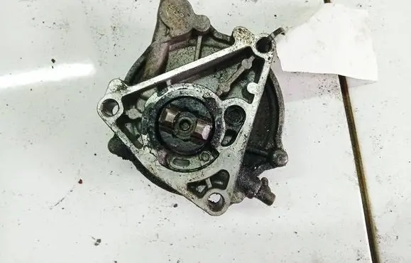 Opel Zafira B Vacuum pump 