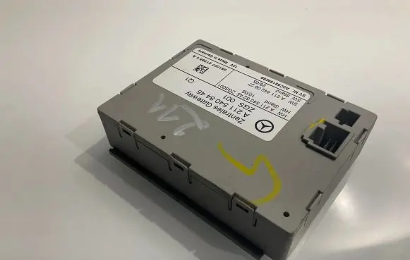 Mercedes-Benz E W211 Gateway control module A2115408445 A2115408245 A2114420027