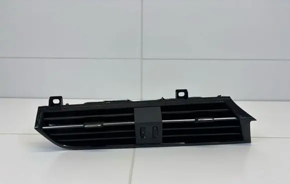 Audi Q3 F3 Dash center air vent grill 83B.820.903