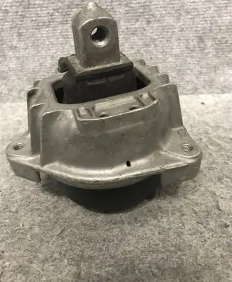 BMW 5 F10 F11 Engine mount bracket 6777382