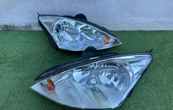 Ford Focus Headlights/headlamps set 2M51-13W029-BE