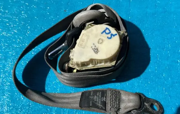 Volkswagen Transporter - Caravelle T5 Rear seatbelt 7H0857812