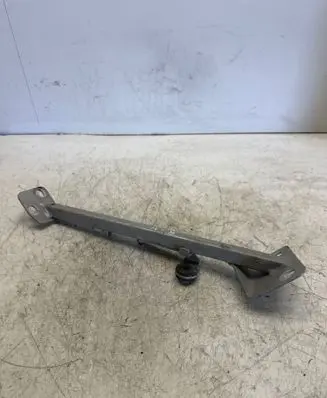 Audi A8 S8 D3 4E Fender mounting bracket 4E0805463F