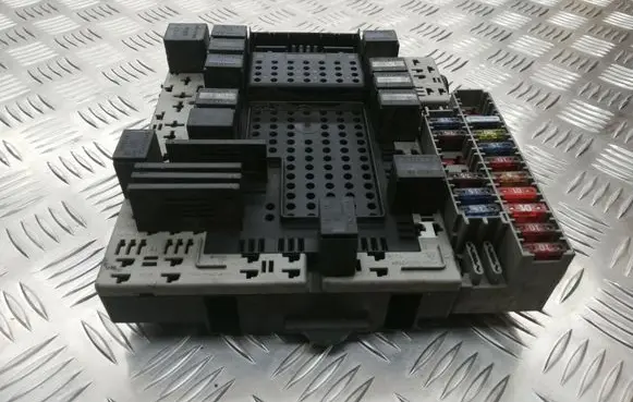 Volvo S80 Fuse module 08696098 08679899