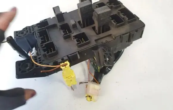 Toyota Avensis T220 Fuse box set 8264105011 05810530