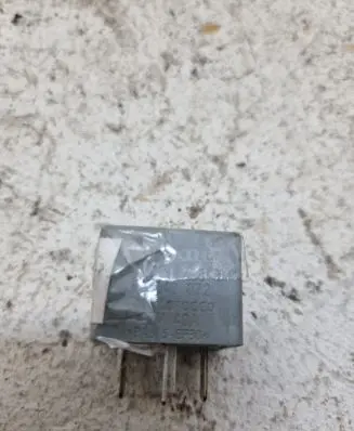 Volkswagen Touareg I Other relay 141951253B
