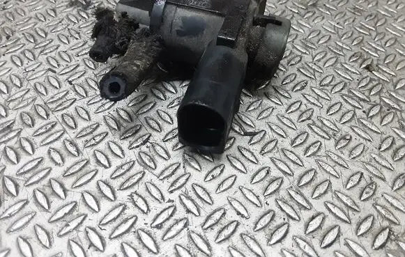 Skoda Octavia Mk1 (1U) Turbo solenoid valve 1J0906283
