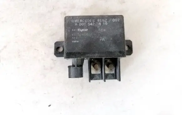 Mercedes-Benz E W211 Glow plug pre-heat relay A0025423819 Q02