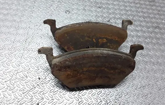 Volkswagen Golf IV Brake pads (front) 