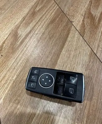 Mercedes-Benz C W204 Electric window control switch A1729056900