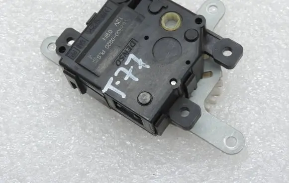 Toyota Avensis T270 Air flap motor/actuator 8710602280 87106-02280