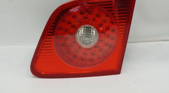 Volkswagen Phaeton Tailgate rear/tail lights 333622R