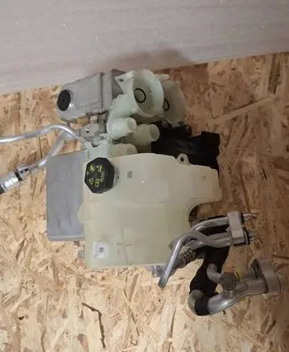 Tesla Model 3 Air conditioning (A/C) compressor (pump) 152300700E 161370300B