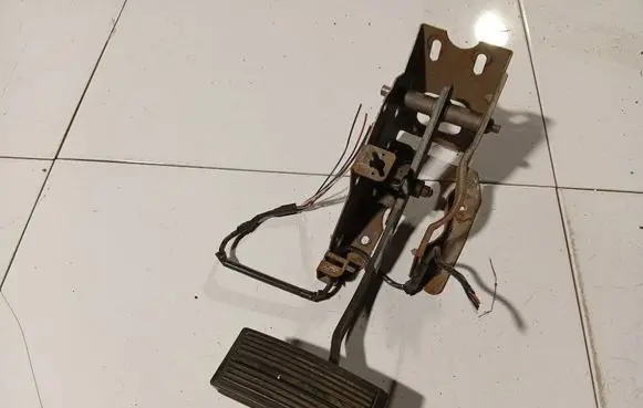Chrysler Grand Voyager IV Brake pedal 