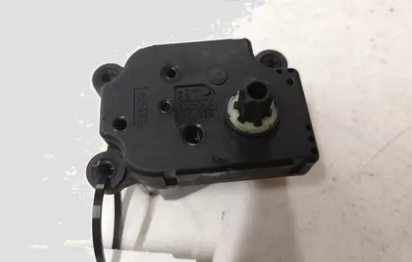 Peugeot 407 Air flap motor/actuator P2861001UA12