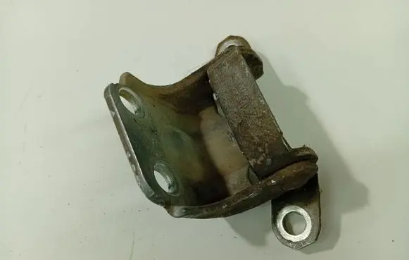 Subaru B9 Tribeca Rear door lower hinge 