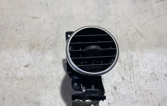 Land Rover Discovery 4 - LR4 Dash center air vent grill AH2201454B 1020115