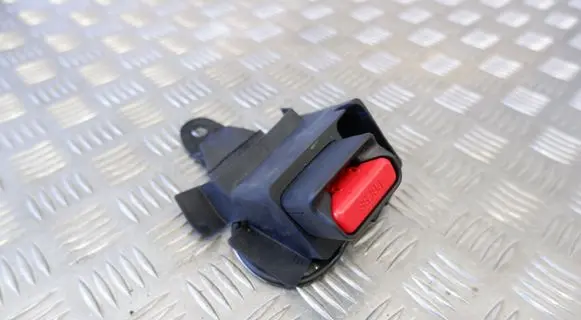 Toyota Yaris XP210 Middle seatbelt buckle (rear) 309104610AA
