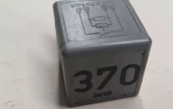 Audi A6 S6 C5 4B Other relay 8D0951253