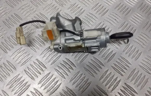 Toyota Avensis Verso Ignition lock 45020-28-7