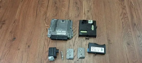 Renault Espace - Grand espace IV Engine ECU kit and lock set 0281017607 8201119303 8200660170