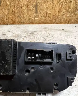Mercedes-Benz C W203 Climate control unit 2038300785