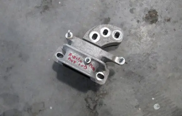 Ford Fiesta Engine mount vacuum valve 