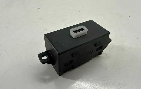 Chrysler Pacifica USB socket connector 68256810AA 53338552 33241674
