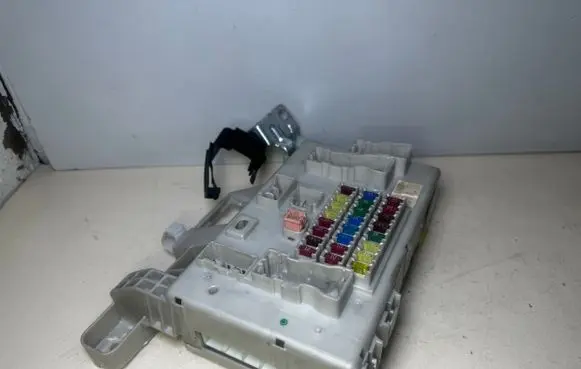 Toyota Land Cruiser (J120) Fuse box set 06737H1K 06737H1 067380