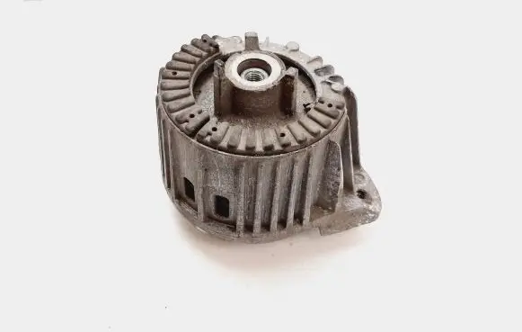 Mercedes-Benz CLS C218 X218 Engine mount bracket A2042406017Q1