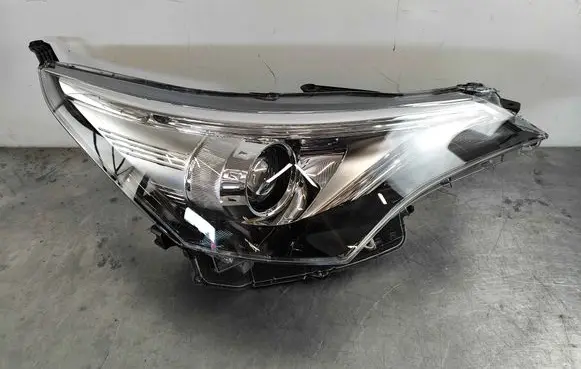 Toyota Avensis T270 Headlight/headlamp 8113005400