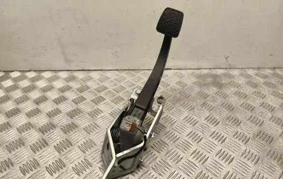 Opel Astra H Clutch pedal 9010883