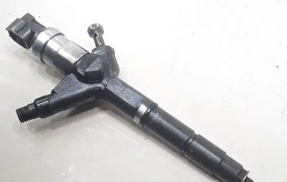 Nissan Primera Fuel injector 16600AU600