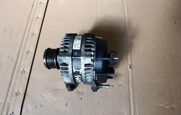 Volkswagen Tiguan Generator/alternator 03L903024