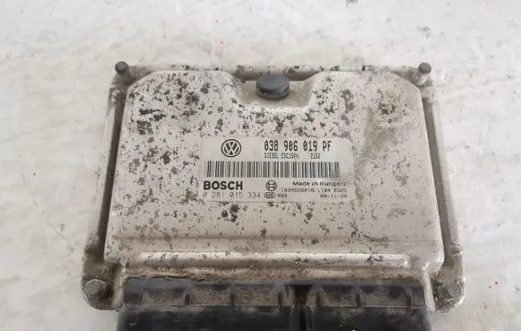 Volkswagen PASSAT B5 Engine control unit/module 038906019PF 0281015334