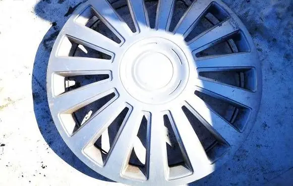 Volkswagen Polo IV 9N3 R14 wheel hub/cap/trim 