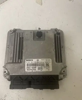 Toyota Corolla E120 E130 Engine control unit/module 8966102A90