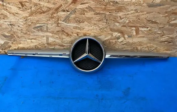 Mercedes-Benz SLS AMG Front bumper upper radiator grill A1978880038 A1978850056