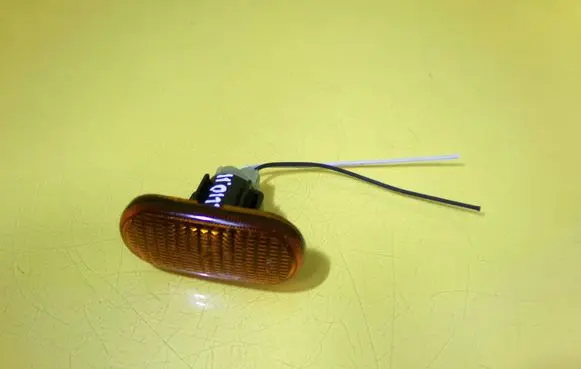 Renault Clio II Front fender indicator light 7700822136