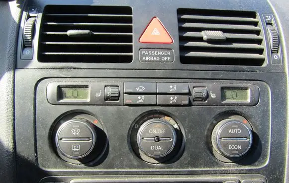 Volkswagen Cross Touran I Air conditioning/heating control unit 