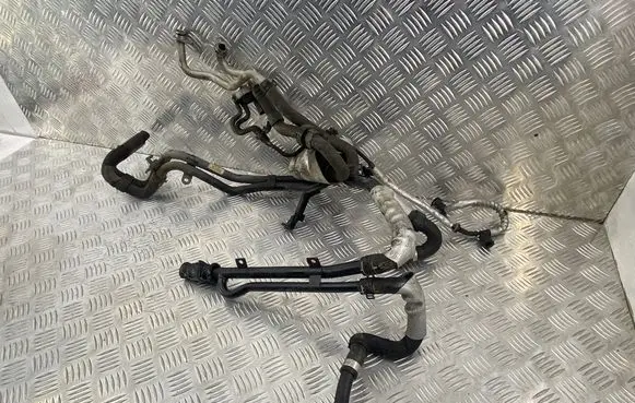 Volkswagen Touareg II Engine coolant pipe/hose 7P6121070AK