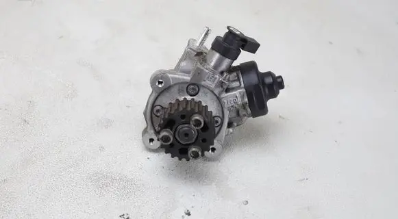 Volkswagen Tiguan Fuel injection high pressure pump 03L130755AE 0445010535