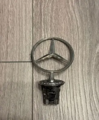 Mercedes-Benz C W203 Manufacturer badge logo/emblem 