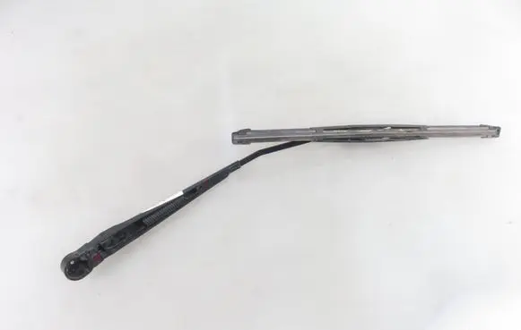 Hummer H2 Front wiper blade arm 