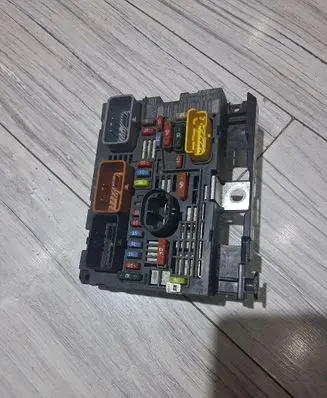 Peugeot 5008 BSM Control unit 9667044980