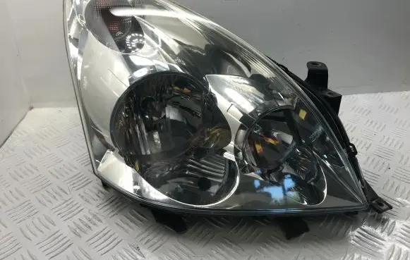 Toyota Corolla Verso AR10 Headlight/headlamp 811300F010 9073780